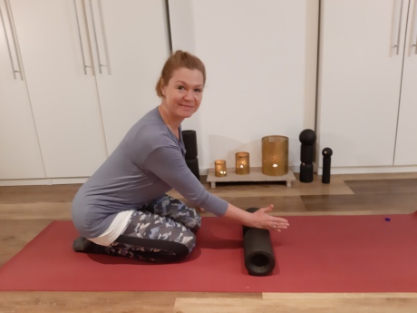 Meike Kämmerer, Faszienmassage Unterarme mit FAYO Rolle