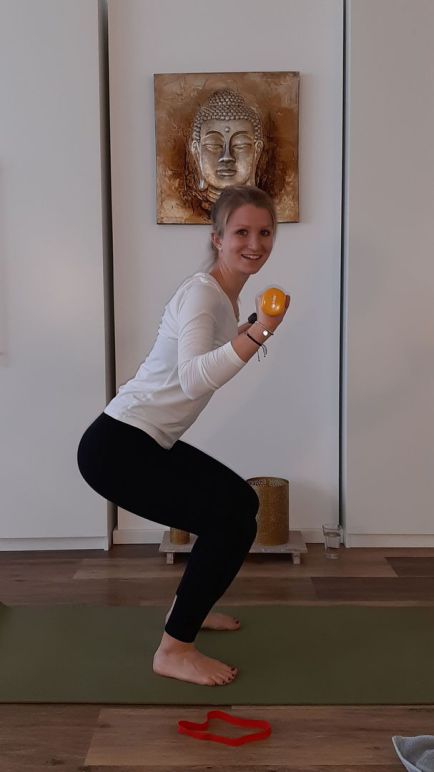 Janine Schneider, Kniebeuge mit Hanteln