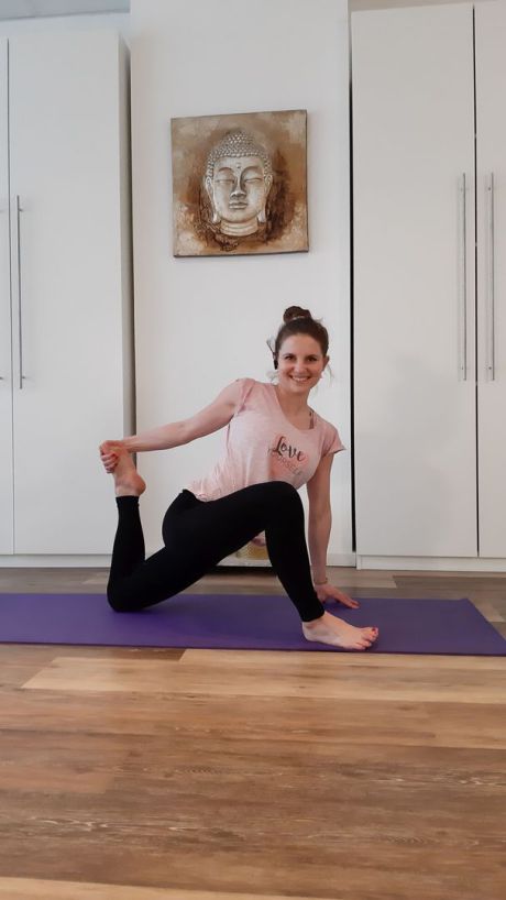 Kristina Eiffert, knieender Beinstretch