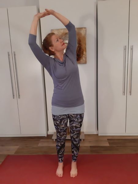 Meike Kämmerer, stehende Seitbeuge