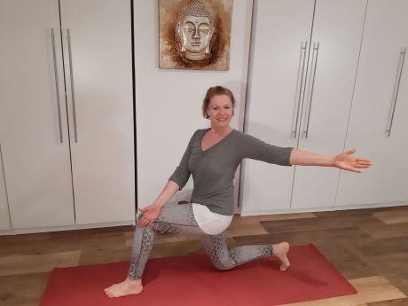 Meike Kämmerer, knieender Twist