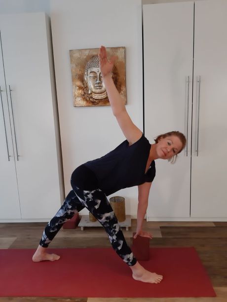 Meike Kämmerer, parvritta trikonasana (gedrehter Dreieck)
