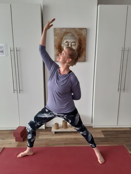 Meike Kämmerer, heraufschauender Krieger 2