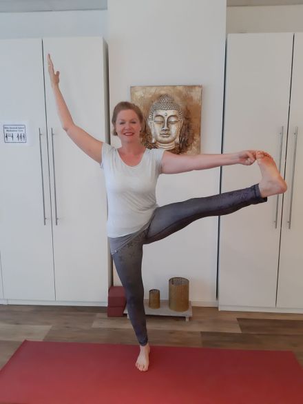 Meike Kämmerer, stehende Hand zu Fußposition