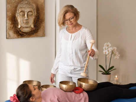 Meike Kämmerer u. Kristina Eiffert: Klangschalen Massage Vorderseite